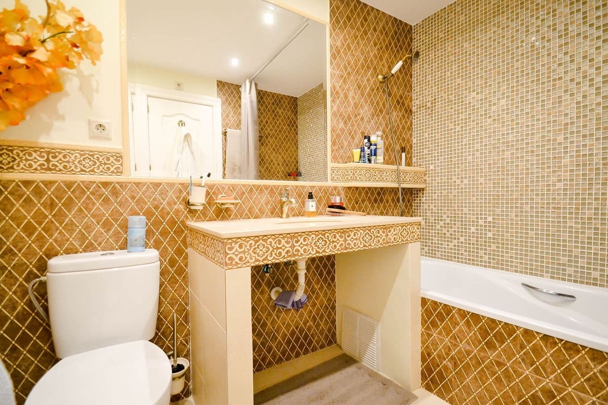 3 makuuhuone Kattohuoneisto myytävänä paikassa Estepona mukana uima-altaan - 800 000 € (Ref: 9480319)