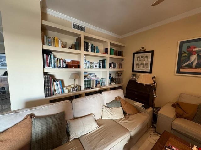 Casa de 4 habitaciones en La Dama de Noche - La Alzambra, Marbella en venta con piscina - 800.000 € (Ref: 9480320)