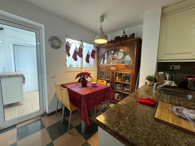 Casa de 4 habitaciones en La Dama de Noche - La Alzambra, Marbella en venta con piscina - 800.000 € (Ref: 9480320)