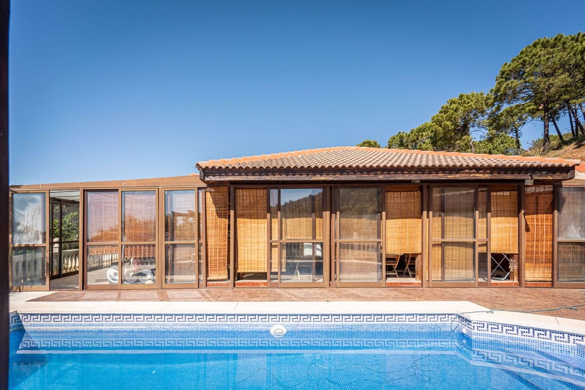 Finca/Casa Rural de 3 habitaciones en Estepona en venta con piscina - 810.000 € (Ref: 9480321)