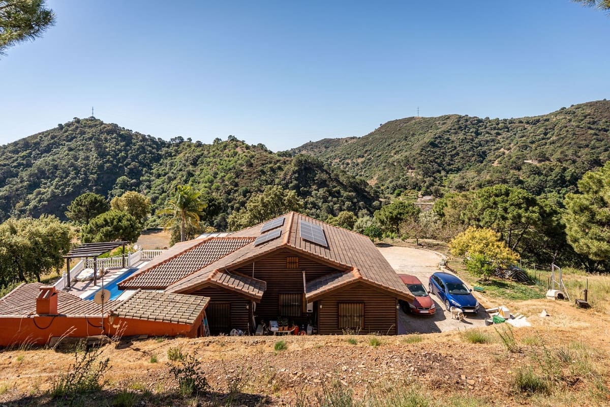 Finca/Casa Rural de 3 habitaciones en Estepona en venta con piscina - 810.000 € (Ref: 9480321)