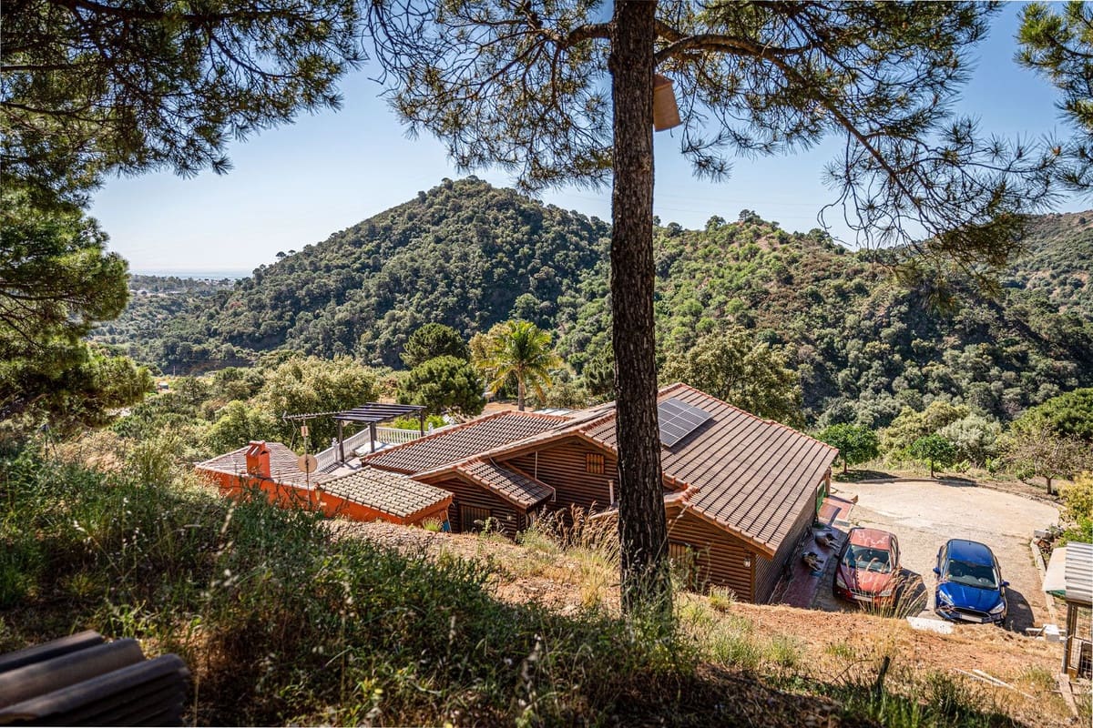 Finca/Casa Rural de 3 habitaciones en Estepona en venta con piscina - 810.000 € (Ref: 9480321)