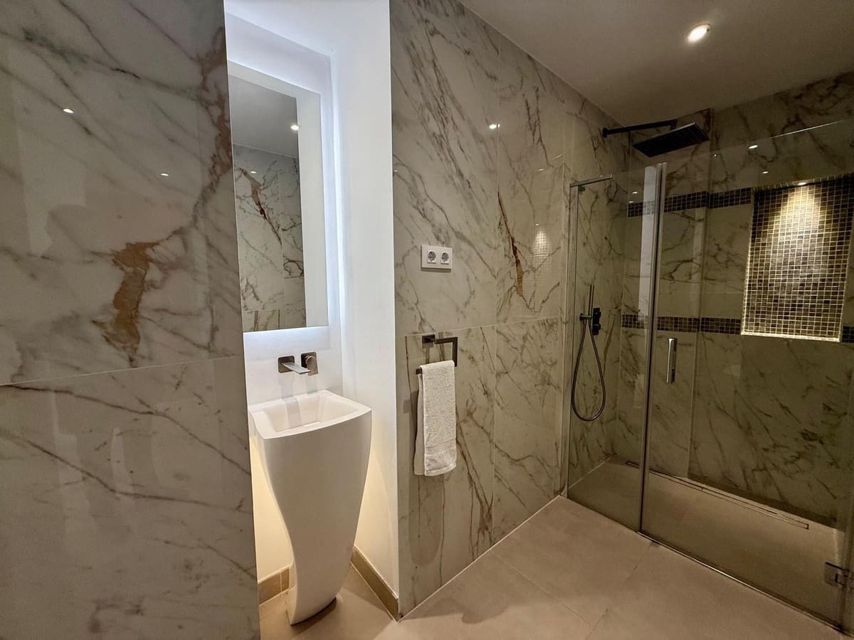 3 sypialnia Apartament na sprzedaż w Nueva Andalucia z basenem - 820 000 € (Ref: 9480323)