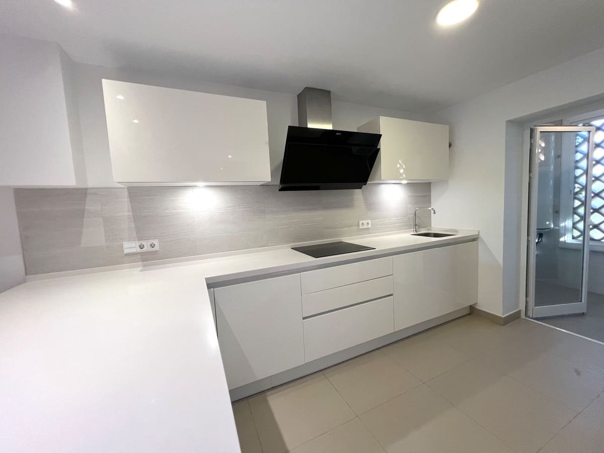 4 bedroom Townhouse for sale in Benahavis with pool - € 820,000 (Ref: 9480324)