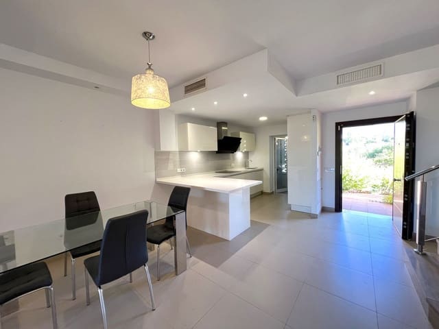 4 bedroom Townhouse for sale in Benahavís pueblo, Benahavís with pool - € 820,000 (Ref: 9480324)