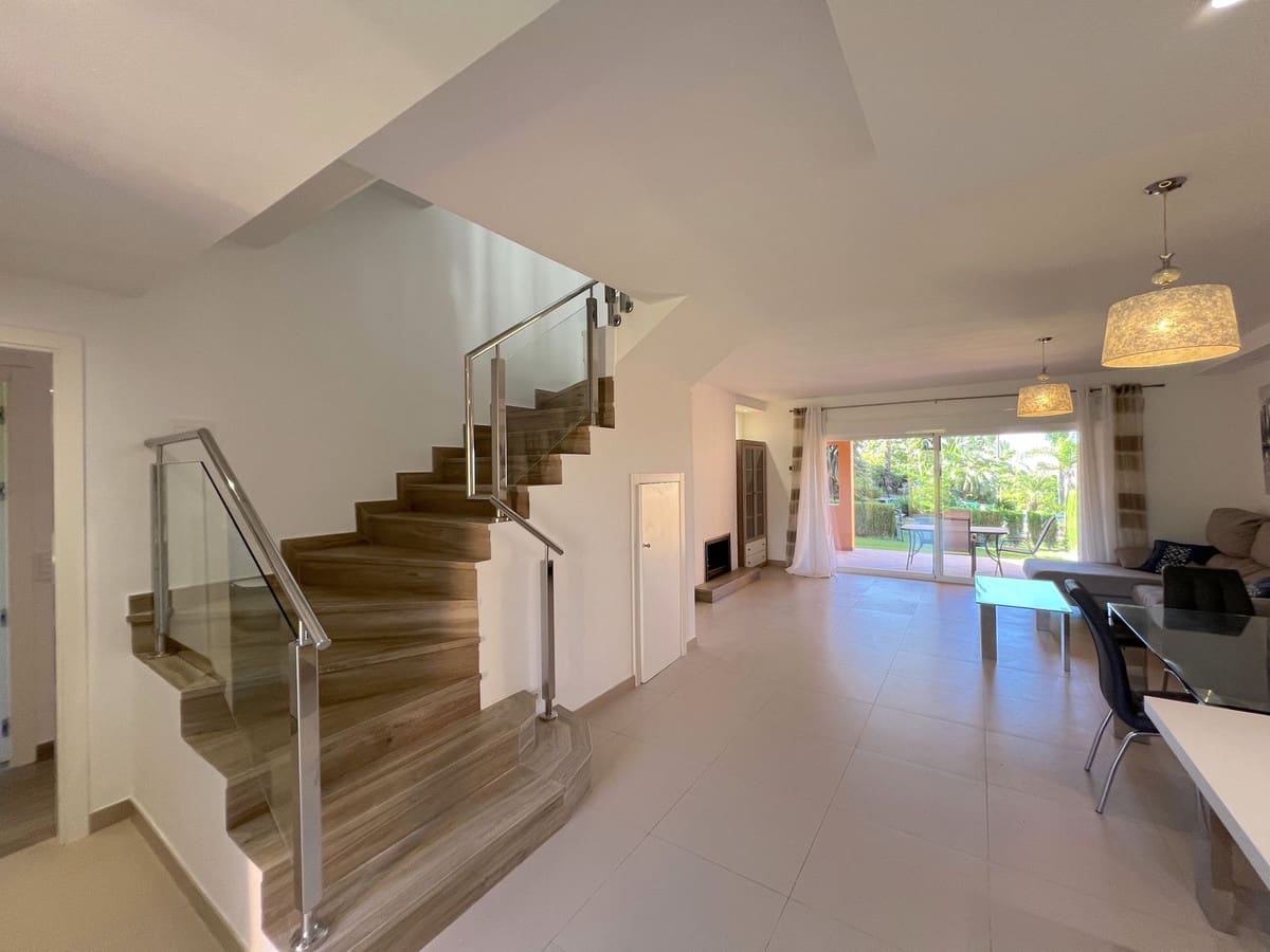 4 bedroom Townhouse for sale in Benahavis with pool - € 820,000 (Ref: 9480324)