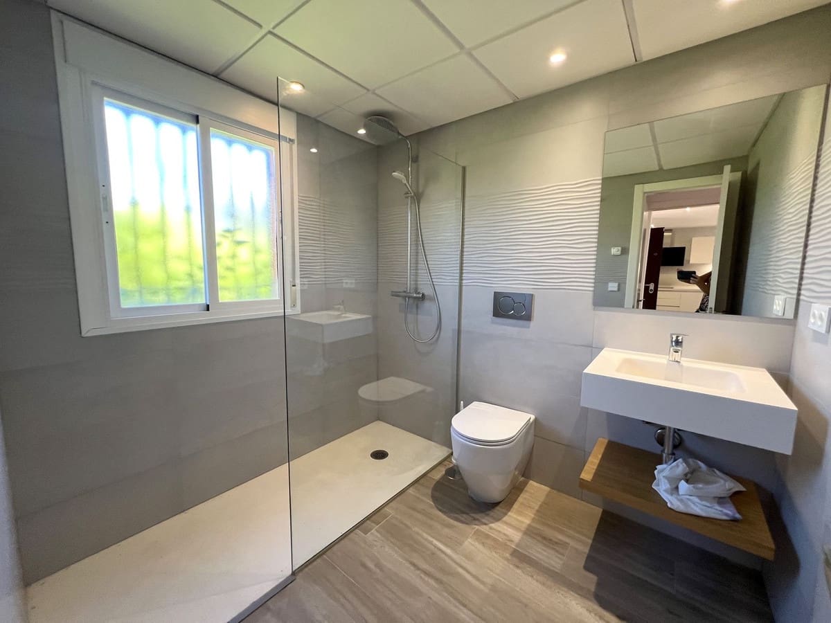 4 bedroom Townhouse for sale in Benahavis with pool - € 820,000 (Ref: 9480324)