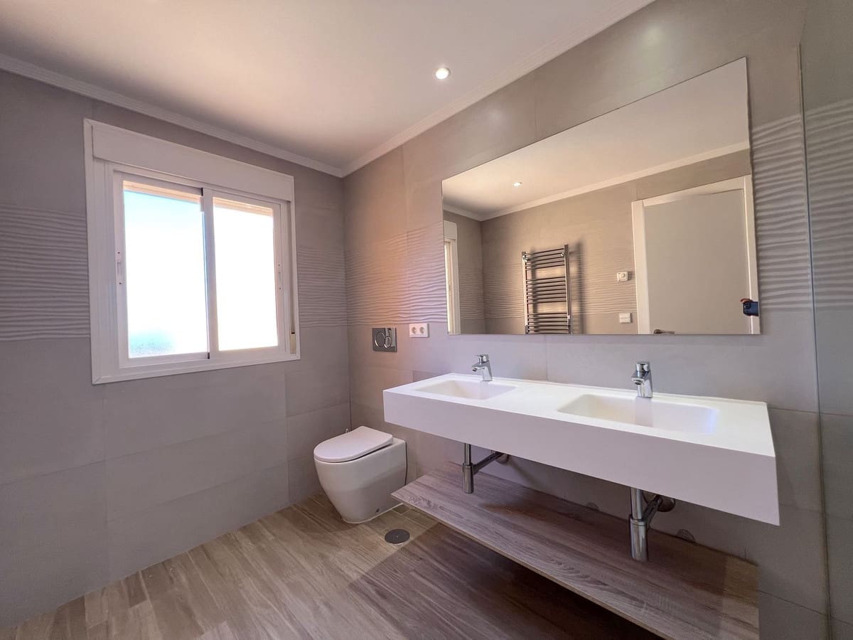 4 bedroom Townhouse for sale in Benahavis with pool - € 820,000 (Ref: 9480324)