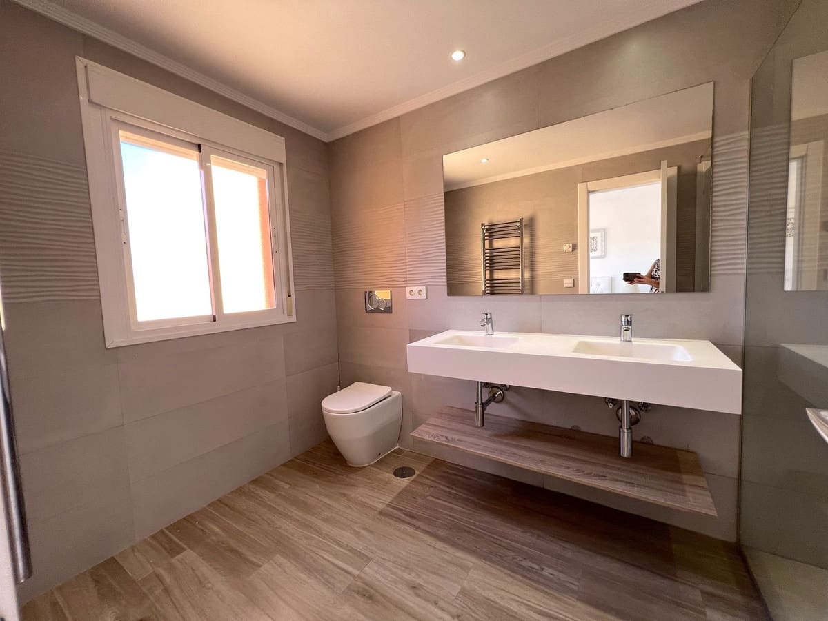 4 bedroom Townhouse for sale in Benahavis with pool - € 820,000 (Ref: 9480324)