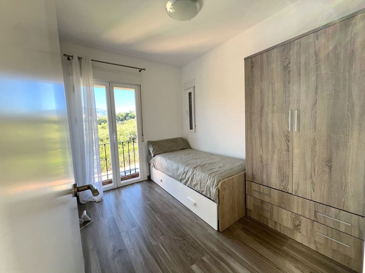 4 bedroom Townhouse for sale in Benahavis with pool - € 820,000 (Ref: 9480324)