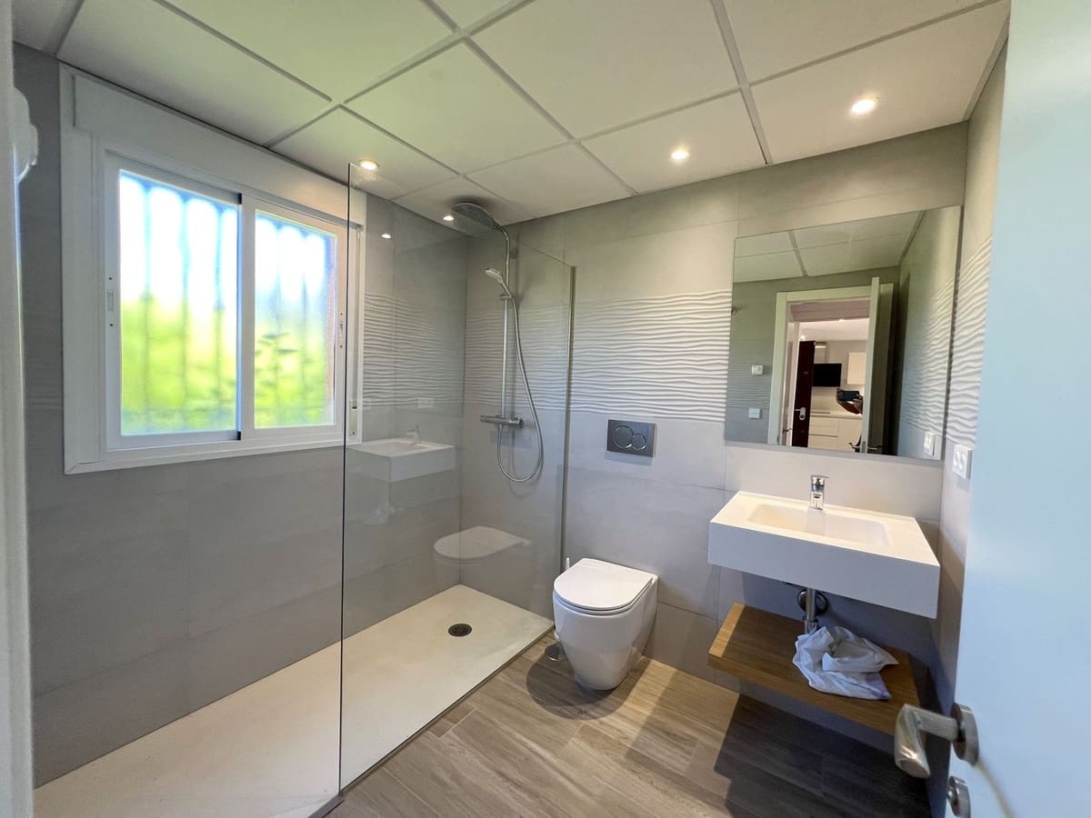 4 bedroom Townhouse for sale in Benahavis with pool - € 820,000 (Ref: 9480324)