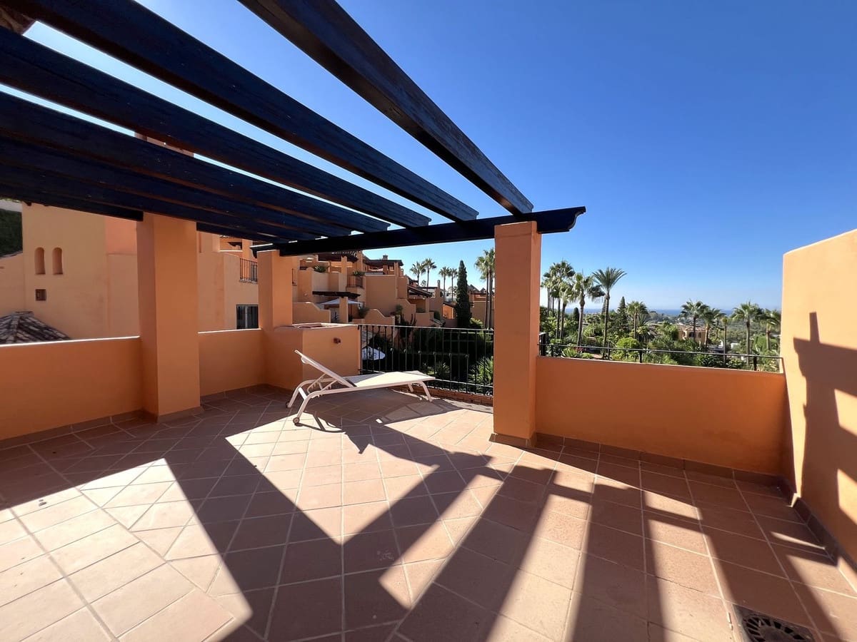 4 bedroom Townhouse for sale in Benahavis with pool - € 820,000 (Ref: 9480324)