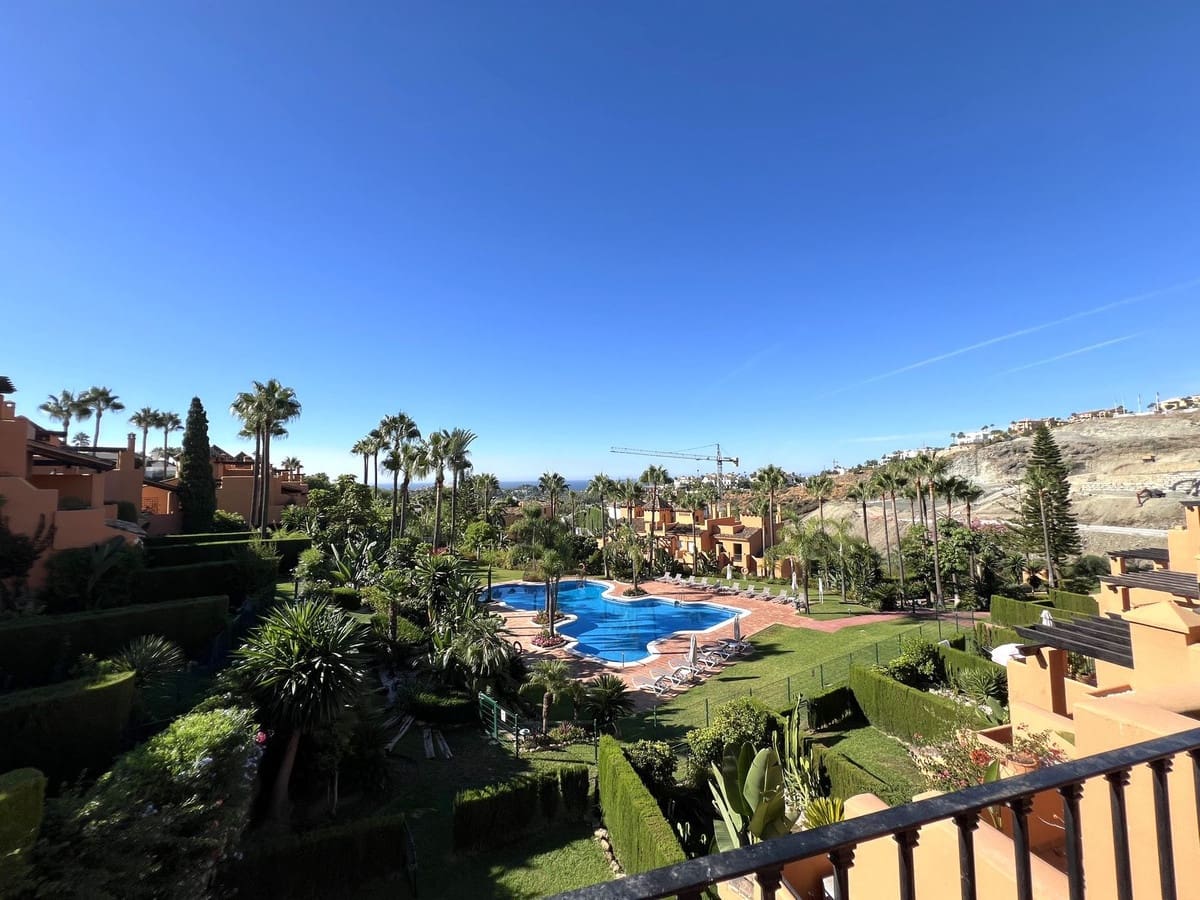 4 bedroom Townhouse for sale in Benahavis with pool - € 820,000 (Ref: 9480324)