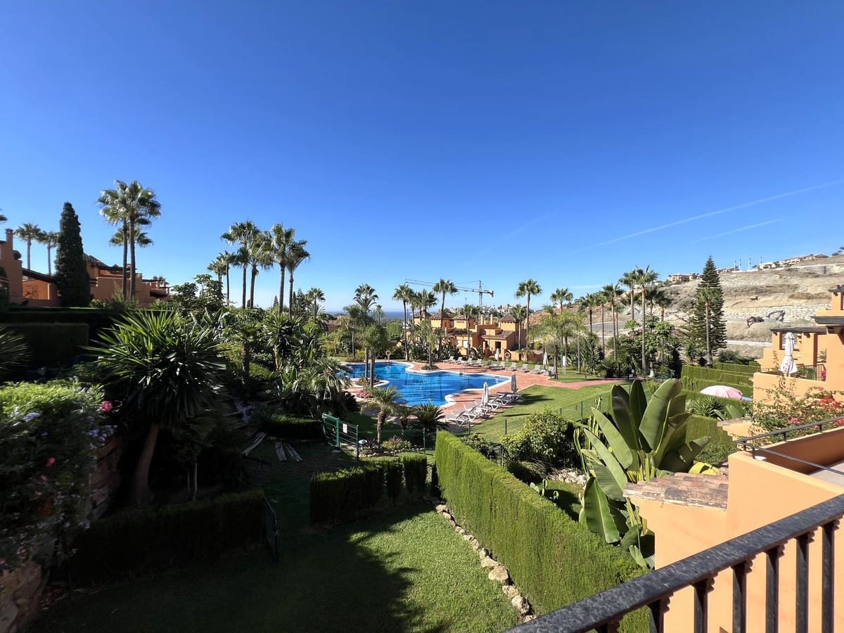 4 bedroom Townhouse for sale in Benahavis with pool - € 820,000 (Ref: 9480324)