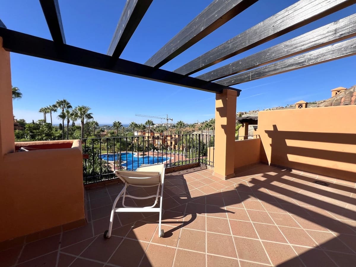 4 bedroom Townhouse for sale in Benahavis with pool - € 820,000 (Ref: 9480324)