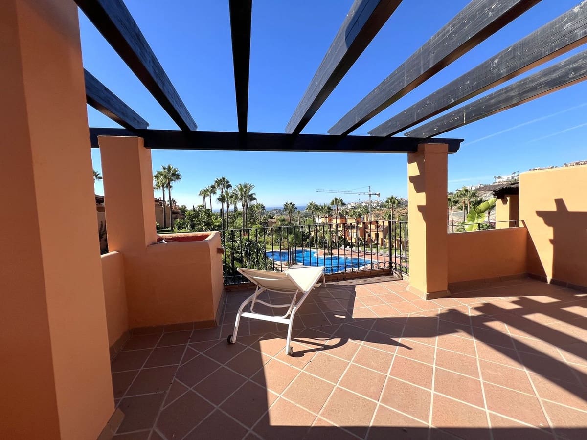 4 bedroom Townhouse for sale in Benahavis with pool - € 820,000 (Ref: 9480324)