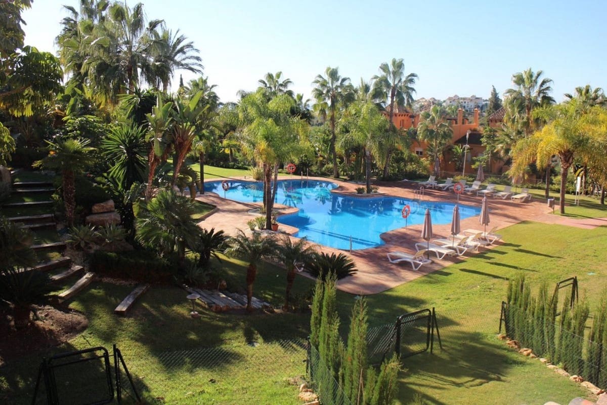 4 bedroom Townhouse for sale in Benahavis with pool - € 820,000 (Ref: 9480324)