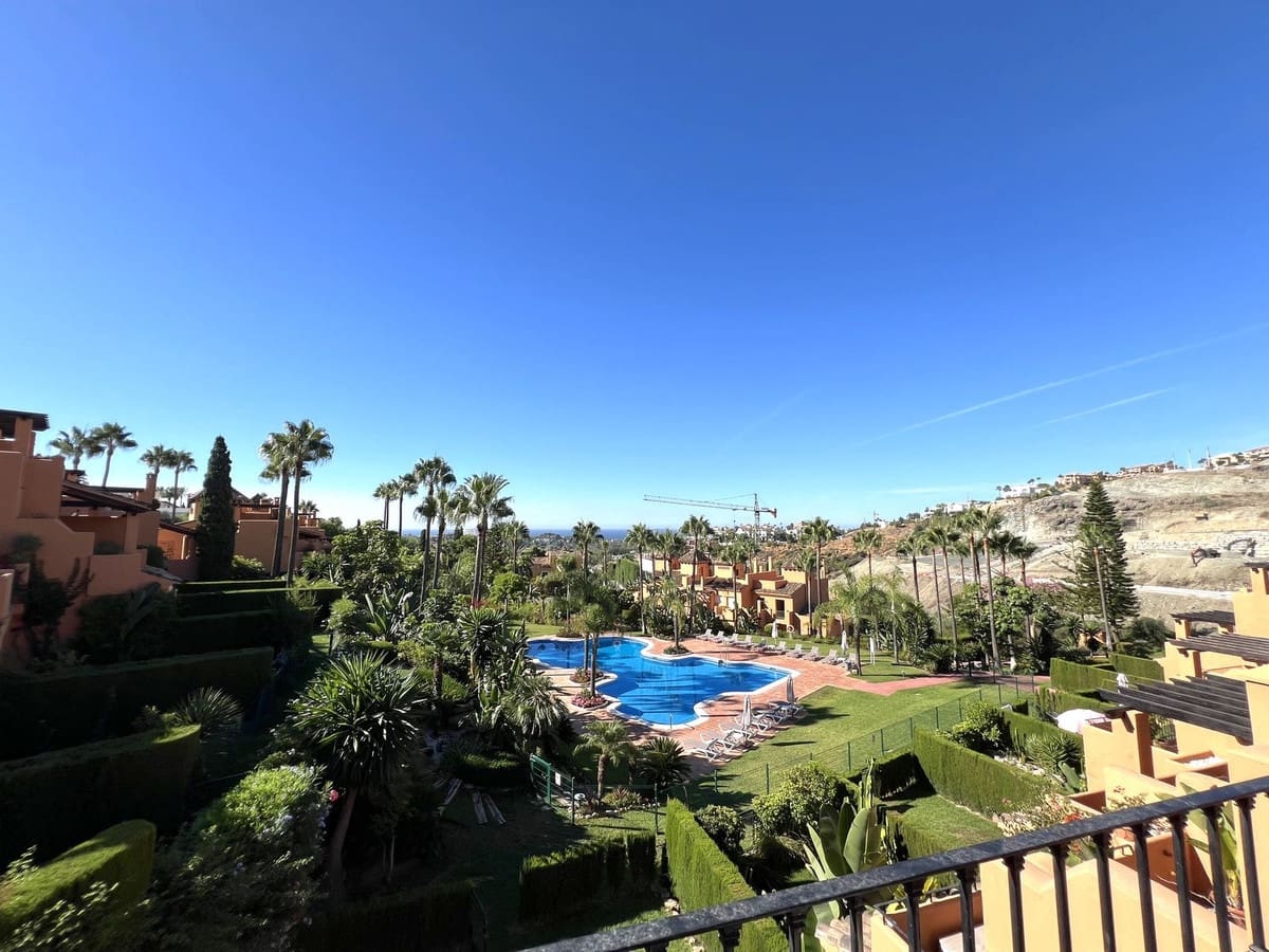4 bedroom Townhouse for sale in Benahavis with pool - € 820,000 (Ref: 9480324)