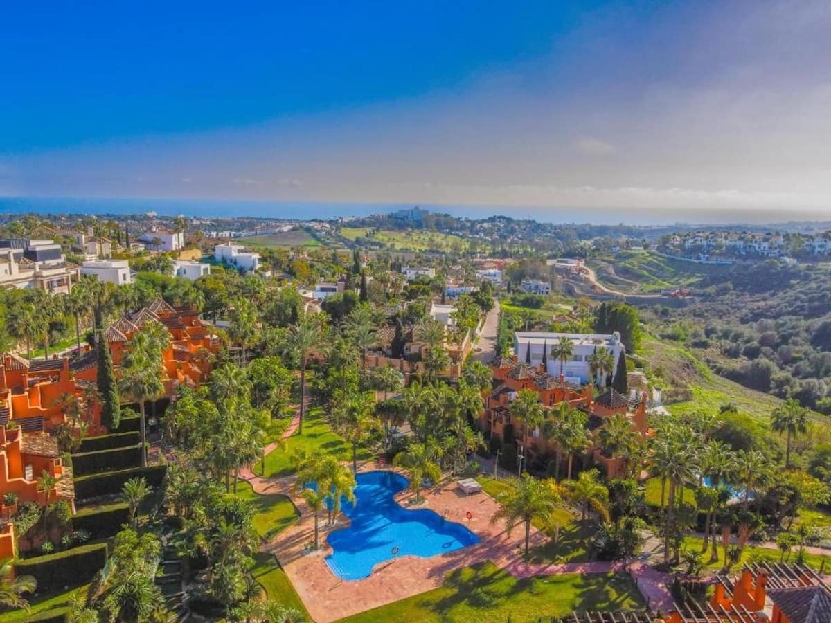 4 bedroom Townhouse for sale in Benahavis with pool - € 820,000 (Ref: 9480324)