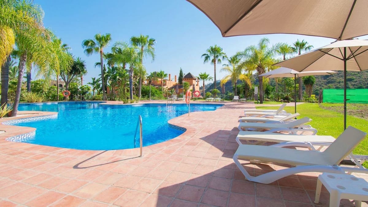 4 bedroom Townhouse for sale in Benahavis with pool - € 820,000 (Ref: 9480324)