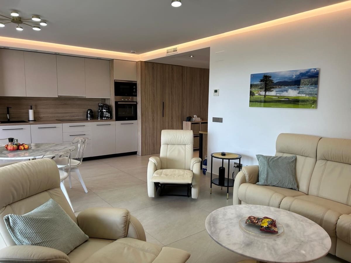 3 bedroom Apartment for sale in La Quinta with pool garage - € 825,000 (Ref: 9480327)