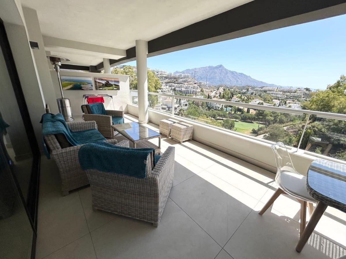 3 bedroom Apartment for sale in La Quinta with pool garage - € 825,000 (Ref: 9480327)
