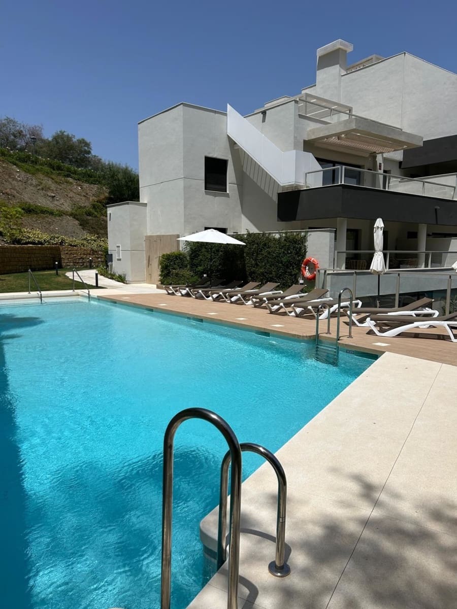 3 bedroom Apartment for sale in La Quinta with pool garage - € 825,000 (Ref: 9480327)