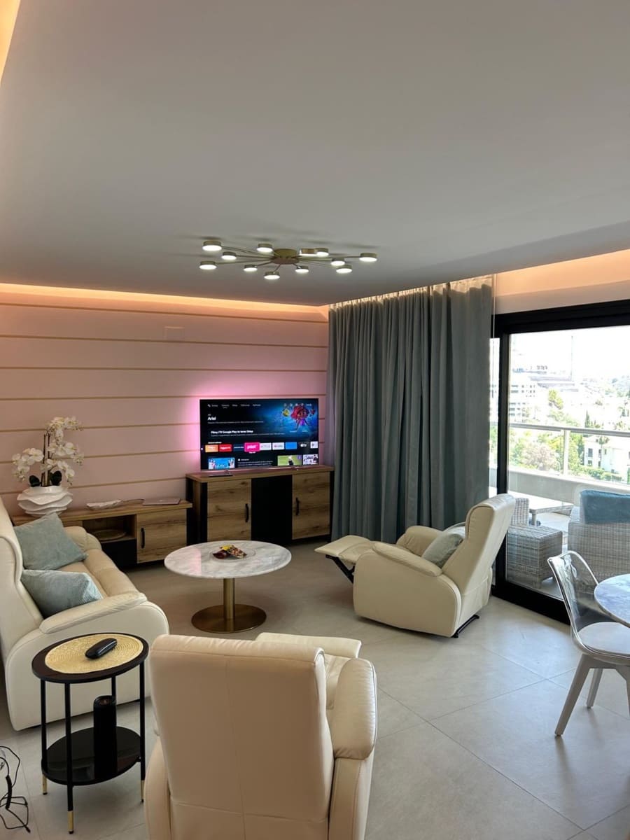 3 bedroom Apartment for sale in La Quinta with pool garage - € 825,000 (Ref: 9480327)