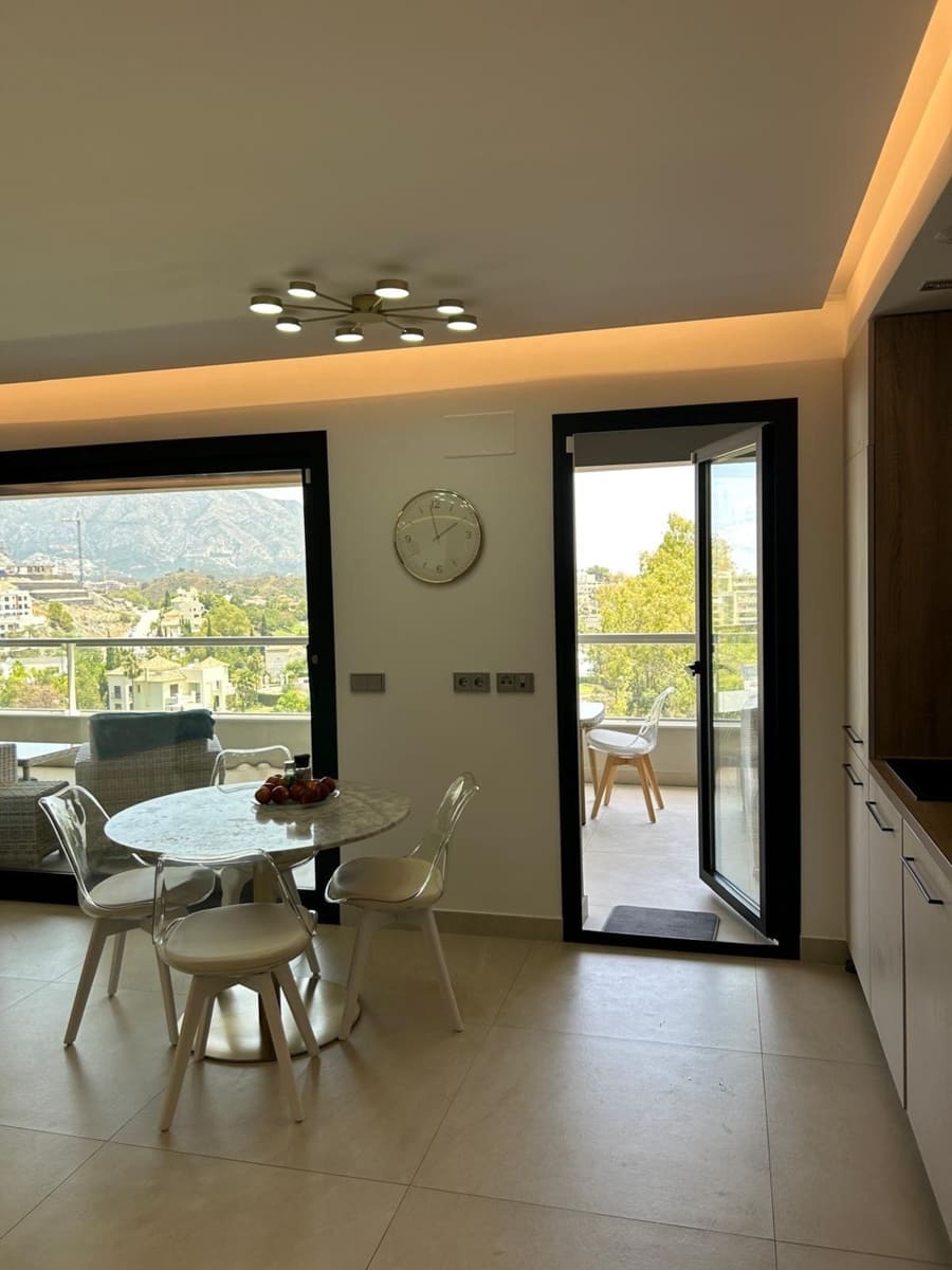 3 bedroom Apartment for sale in La Quinta with pool garage - € 825,000 (Ref: 9480327)