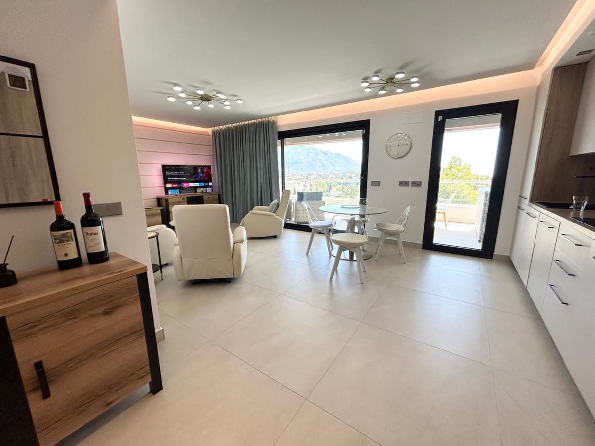 3 bedroom Apartment for sale in La Quinta with pool garage - € 825,000 (Ref: 9480327)