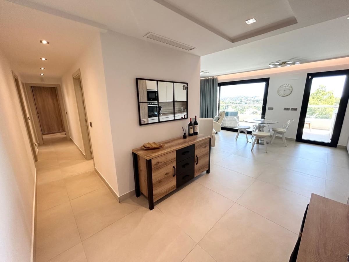 3 bedroom Apartment for sale in La Quinta with pool garage - € 825,000 (Ref: 9480327)