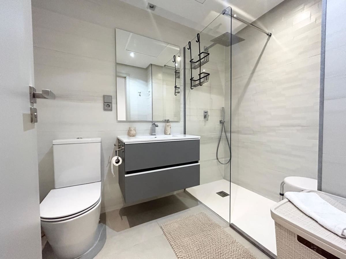 3 bedroom Apartment for sale in La Quinta with pool garage - € 825,000 (Ref: 9480327)