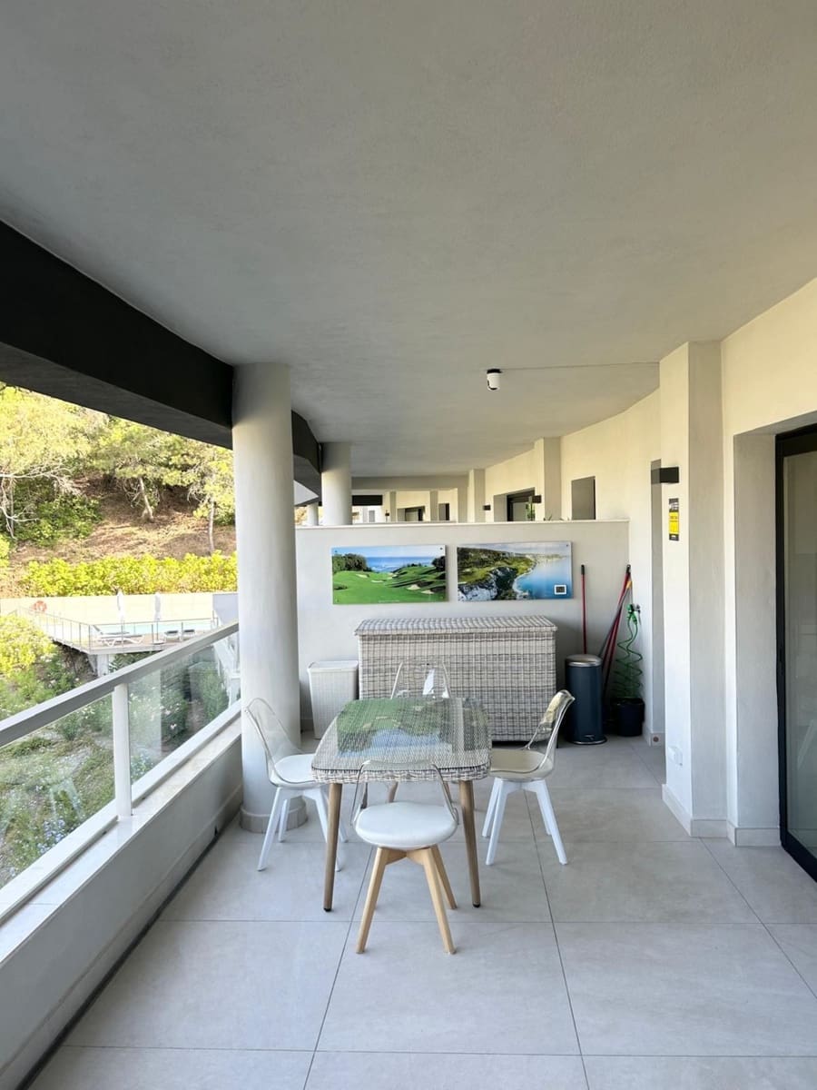 3 bedroom Apartment for sale in La Quinta with pool garage - € 825,000 (Ref: 9480327)