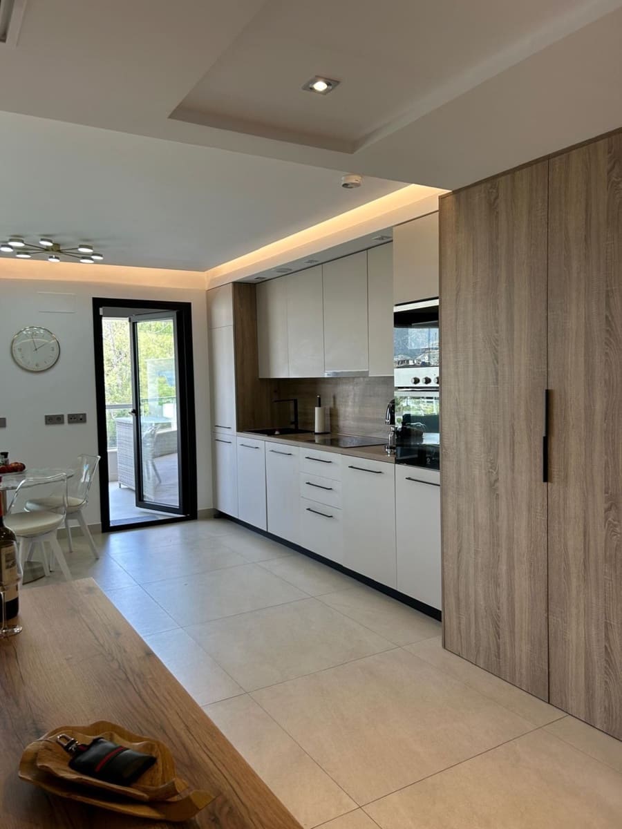 3 bedroom Apartment for sale in La Quinta with pool garage - € 825,000 (Ref: 9480327)