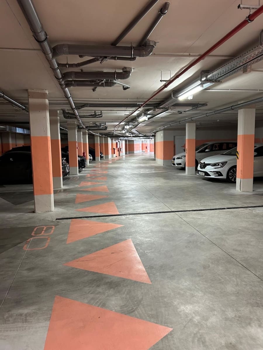 3 bedroom Apartment for sale in La Quinta with pool garage - € 825,000 (Ref: 9480327)