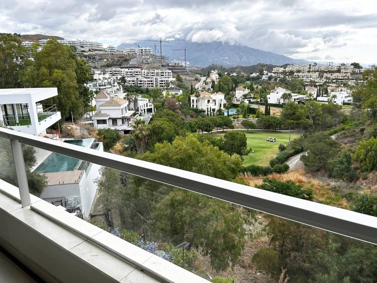 3 bedroom Apartment for sale in La Quinta with pool garage - € 825,000 (Ref: 9480327)