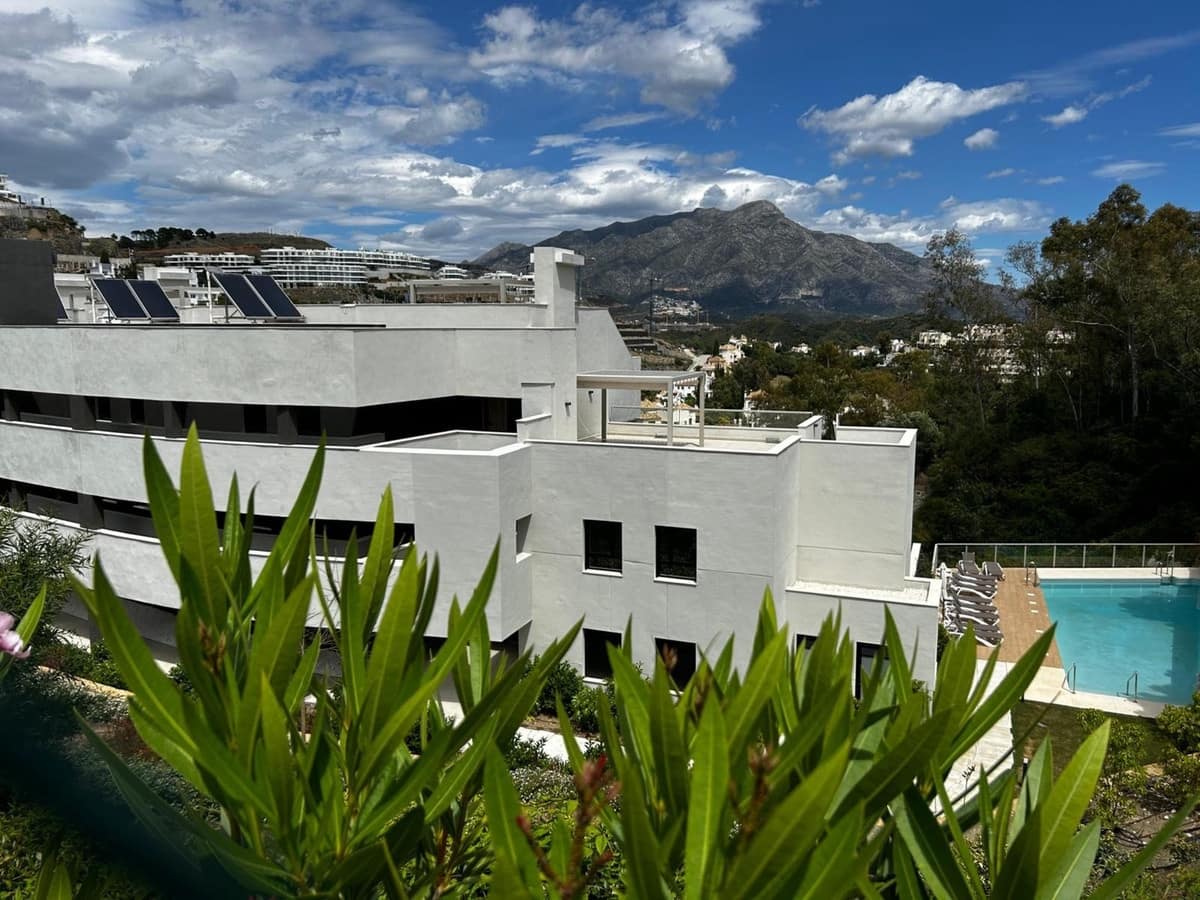 3 bedroom Apartment for sale in La Quinta with pool garage - € 825,000 (Ref: 9480327)