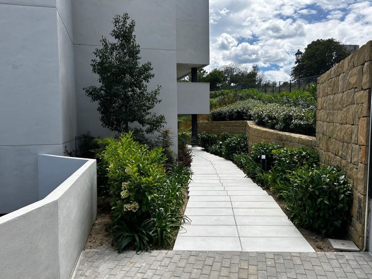 3 bedroom Apartment for sale in La Quinta with pool garage - € 825,000 (Ref: 9480327)