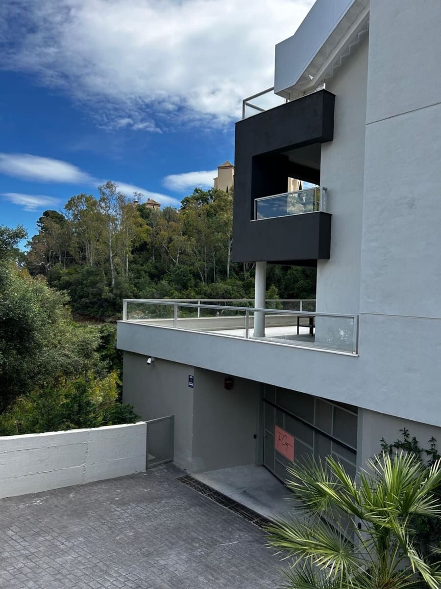 3 bedroom Apartment for sale in La Quinta with pool garage - € 825,000 (Ref: 9480327)