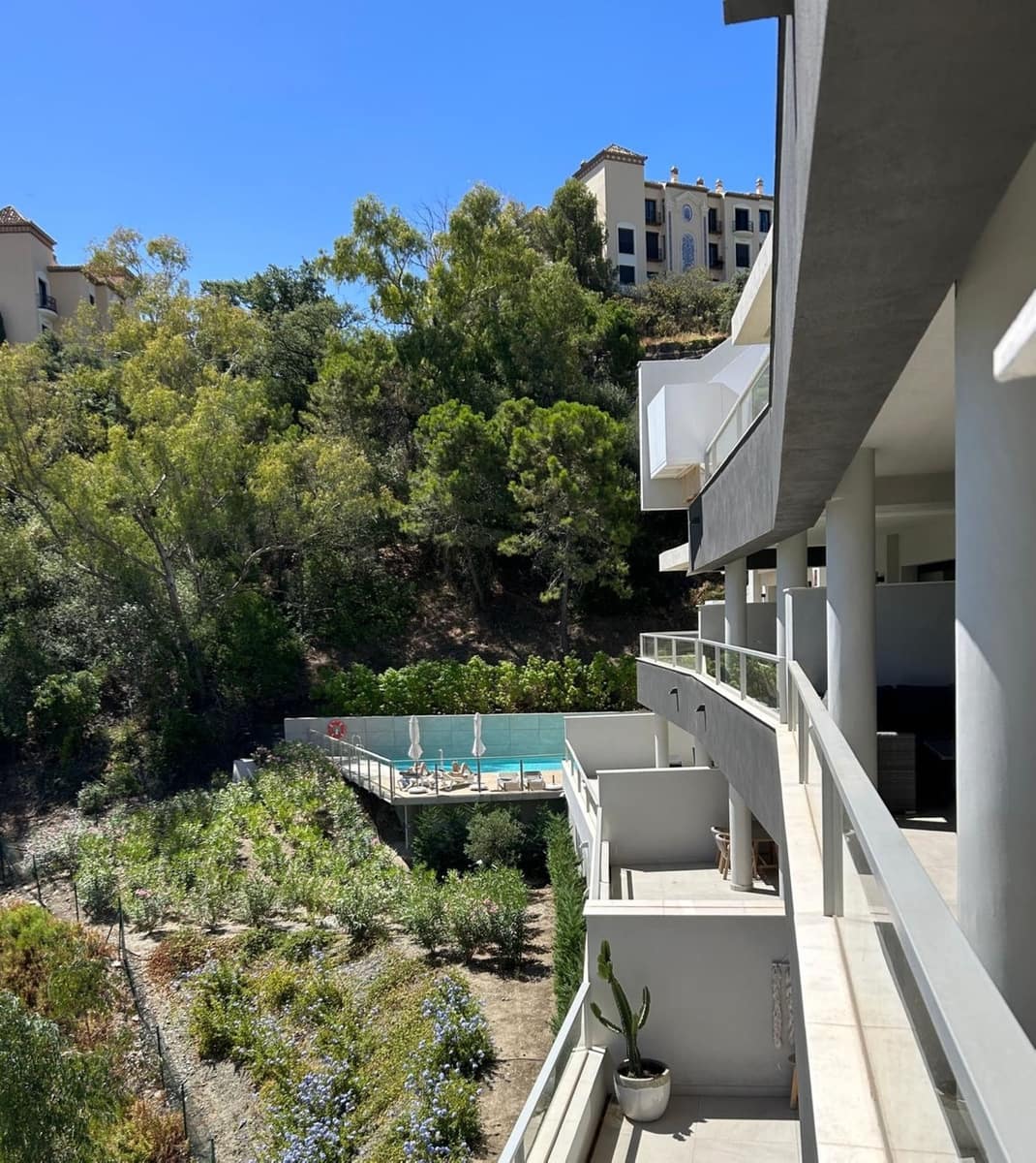 3 bedroom Apartment for sale in La Quinta with pool garage - € 825,000 (Ref: 9480327)
