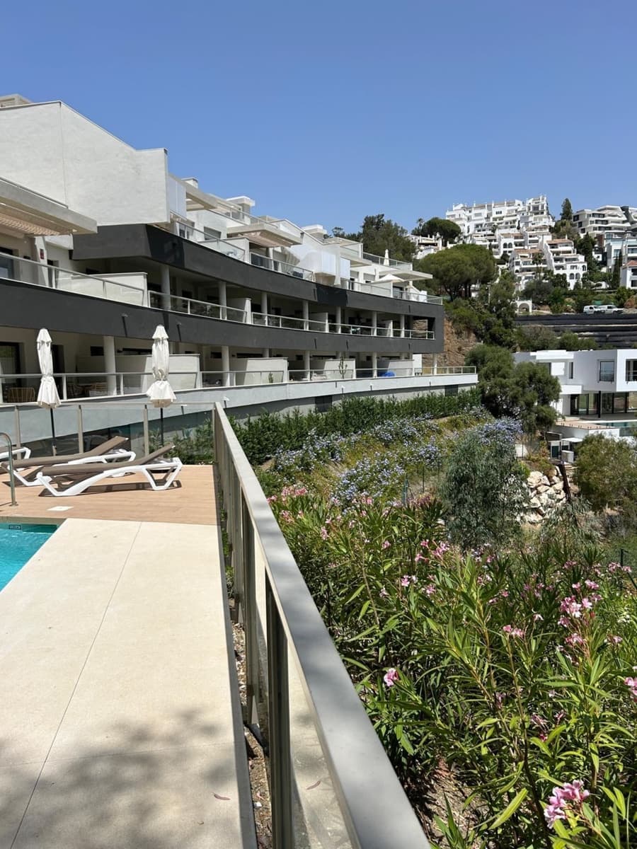 3 bedroom Apartment for sale in La Quinta with pool garage - € 825,000 (Ref: 9480327)