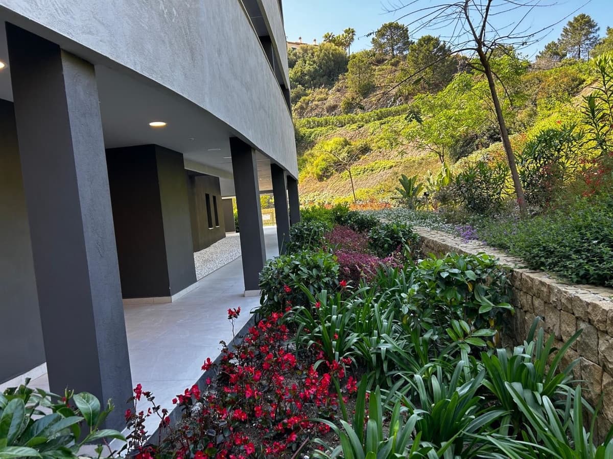 3 bedroom Apartment for sale in La Quinta with pool garage - € 825,000 (Ref: 9480327)