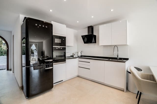 3 soveværelse Penthouse til salg i La Dama de Noche - La Alzambra, Marbella med swimmingpool - € 825.000 (Ref: 9480328)