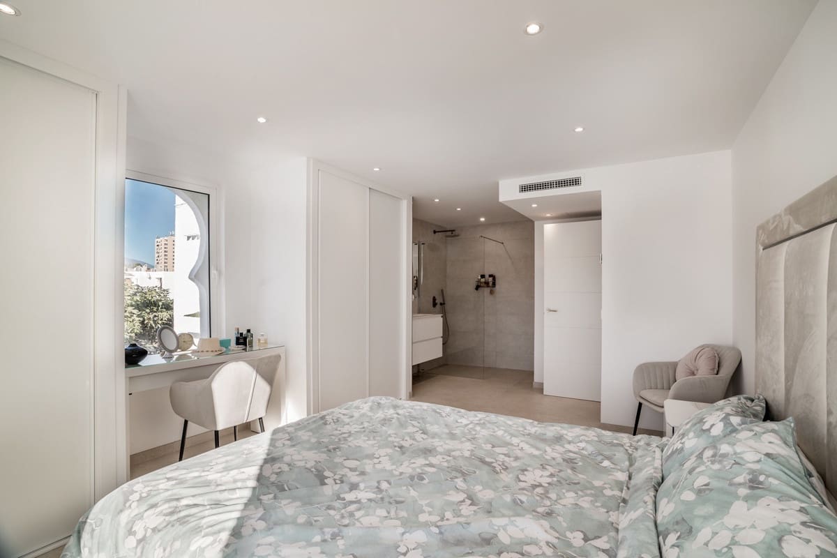 3 soveværelse Penthouse til salg i Nueva Andalucia med swimmingpool - € 825.000 (Ref: 9480328)