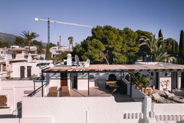 3 soveværelse Penthouse til salg i La Dama de Noche - La Alzambra, Marbella med swimmingpool - € 825.000 (Ref: 9480328)