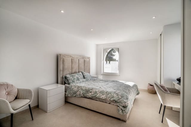 3 soveværelse Penthouse til salg i La Dama de Noche - La Alzambra, Marbella med swimmingpool - € 825.000 (Ref: 9480328)