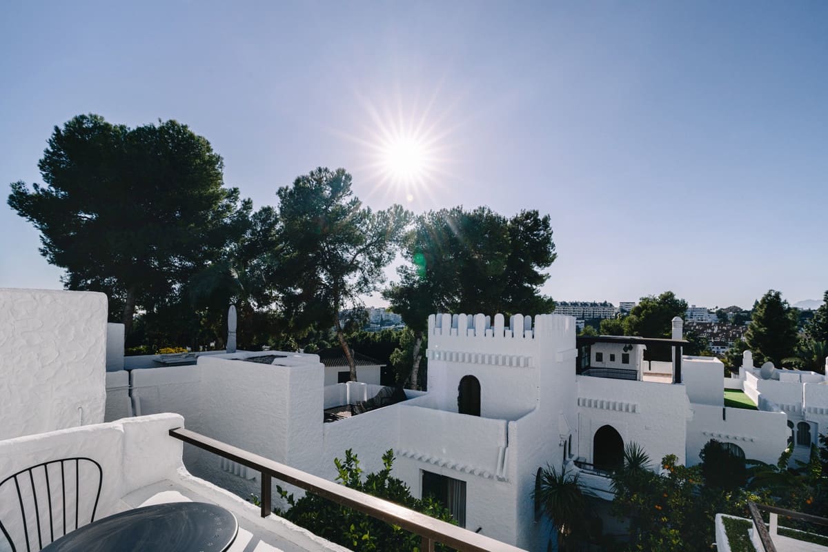 3 soveværelse Penthouse til salg i Nueva Andalucia med swimmingpool - € 825.000 (Ref: 9480328)