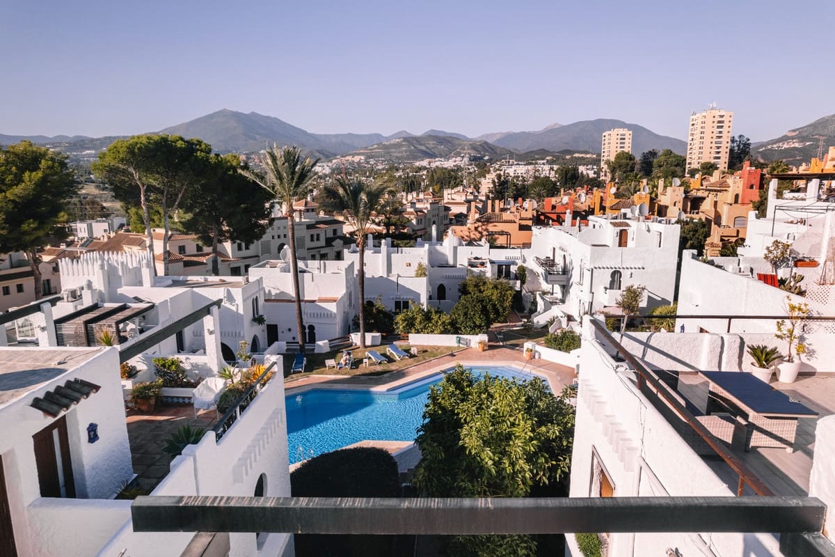 3 soveværelse Penthouse til salg i Nueva Andalucia med swimmingpool - € 825.000 (Ref: 9480328)