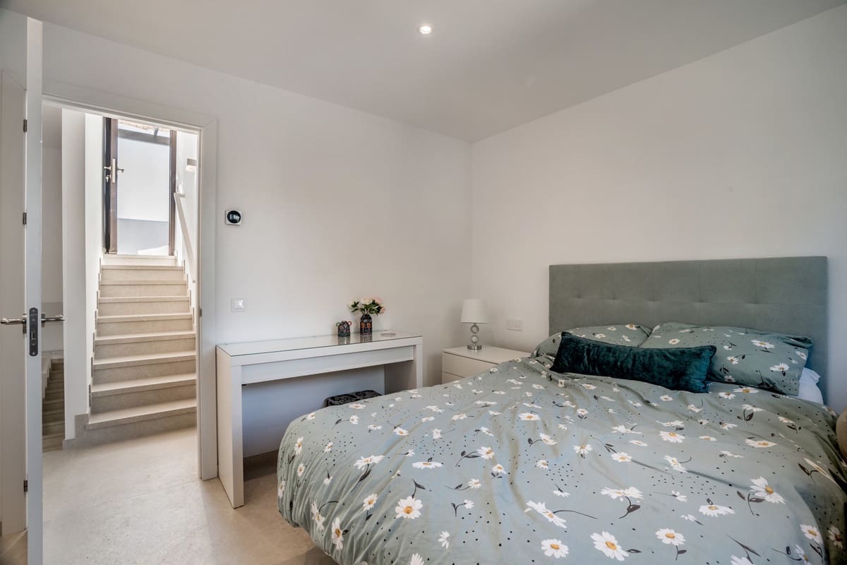 3 soveværelse Penthouse til salg i Nueva Andalucia med swimmingpool - € 825.000 (Ref: 9480328)