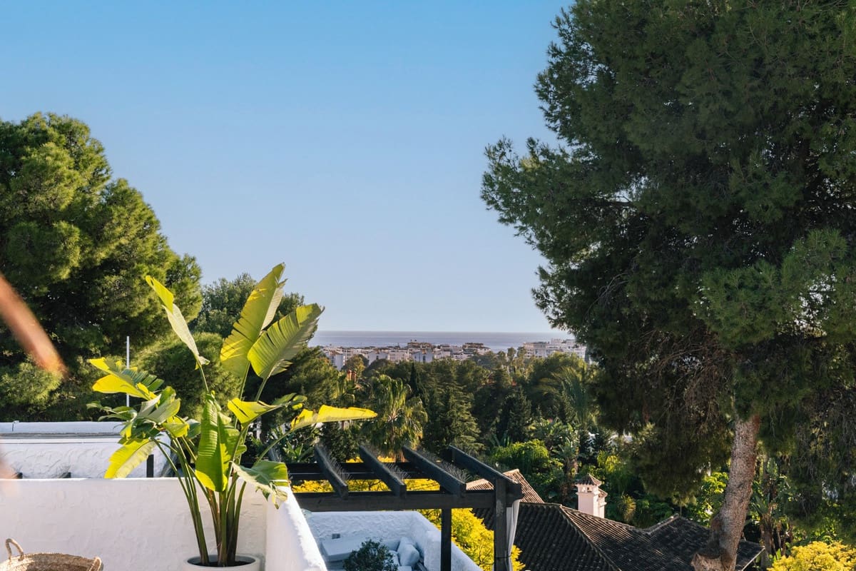 3 soveværelse Penthouse til salg i Nueva Andalucia med swimmingpool - € 825.000 (Ref: 9480328)